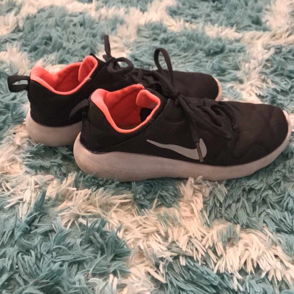 Girls 4.5 Nike Sneakers 👟
